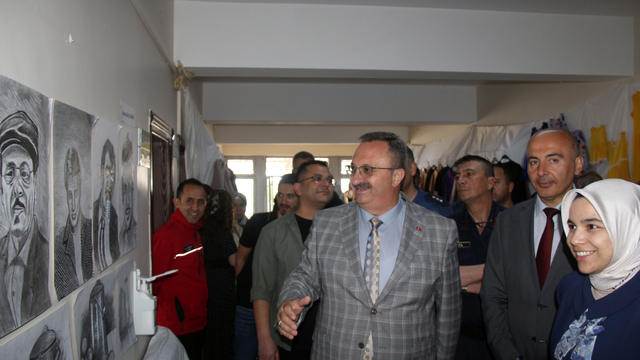 Hafik'te el sanatları sergisi açıldı