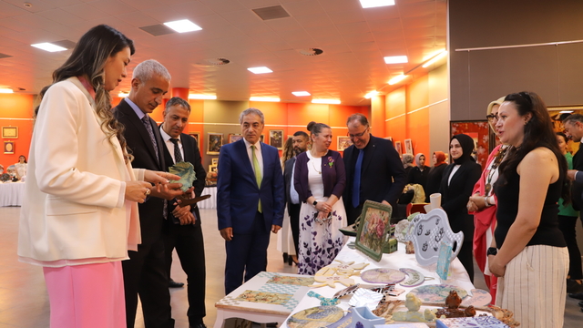 Gölbaşı Halk Eğitimi Merkezinin yıl sonu sergisi açıldı