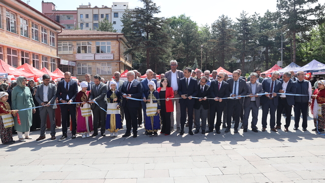Nevşehir'de Hayat Boyu Öğrenme Haftası kapsamında sergi açıldı