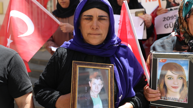 Diyarbakır annelerinin evlat nöbetine bir aile daha katıldı