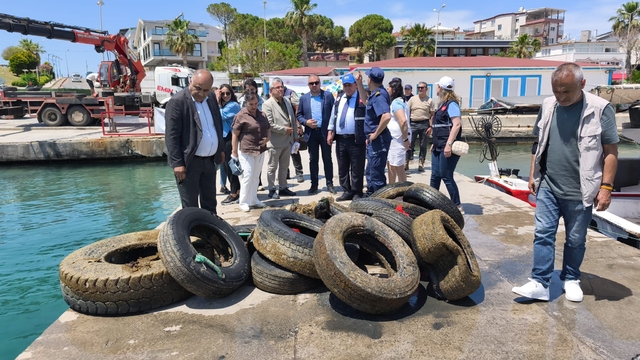 Kuşadası ve Didim'de denizdeki atıklar toplandı