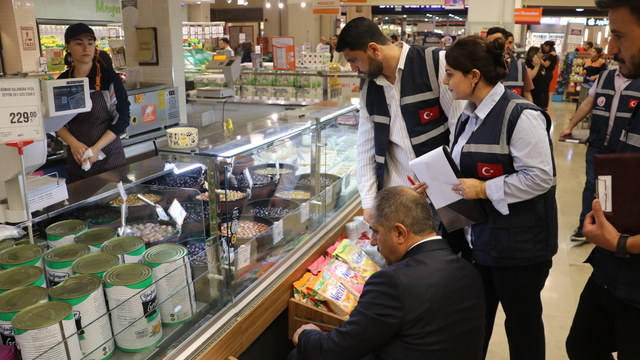 Diyarbakır'da bayram öncesi market ve giyim mağazalarında denetim