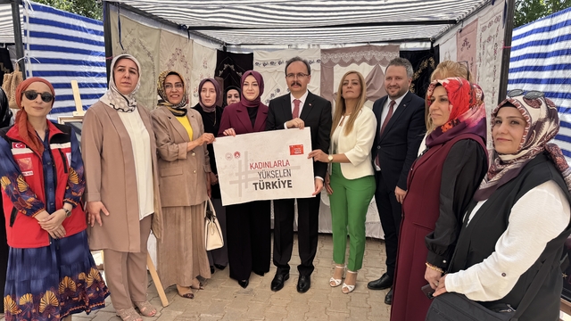 Siirt'te "Yıl Sonu Sergisi ve Müzik Şenliği" düzenlendi