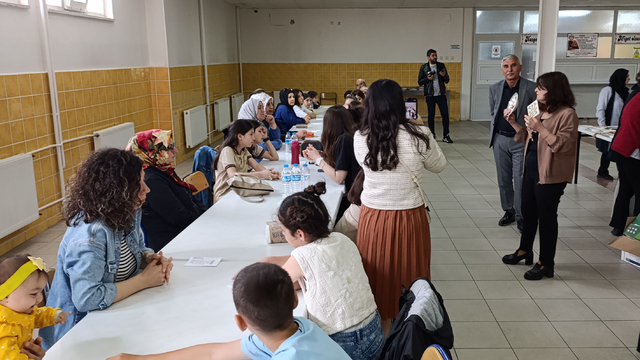 Havza'da öğrenciler velileri ile çini yaptılar