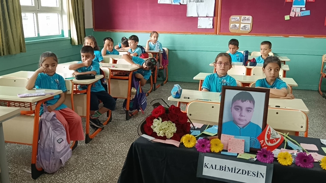 Adana'da hayatını kaybeden öğrenci sınıfında anıldı