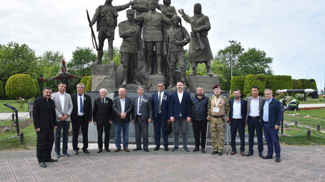 Büyük Türk Dünyası Kurultayı'na katılacak heyetler, Samsun'da Bandırma Gemi Müzesi'ni gezdi
