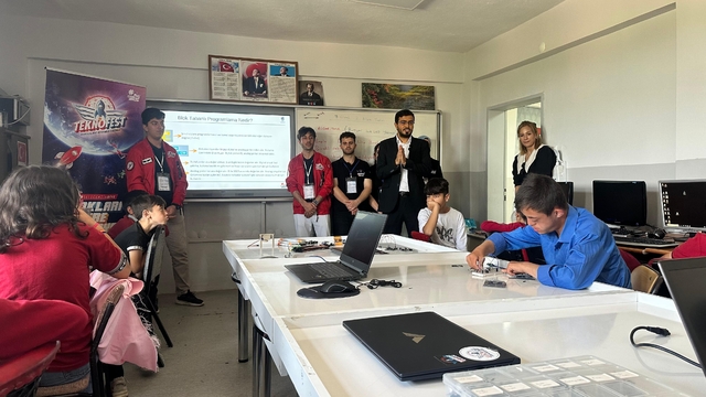 Isparta Aksu'da ortaokul öğrencilerine robotik kodlama eğitimi verildi