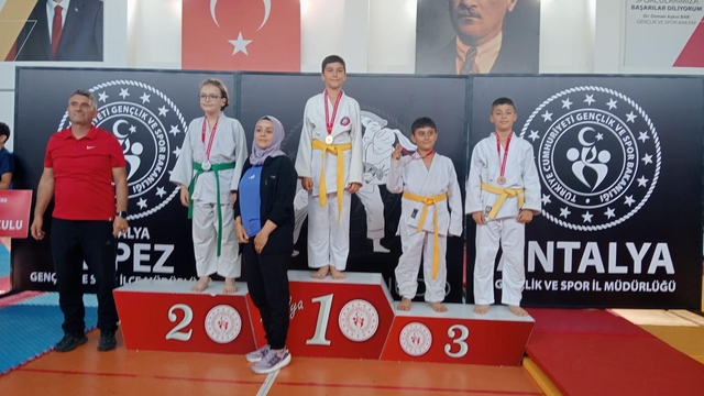 Kumlucalı minik judocular 10 madalya kazandı