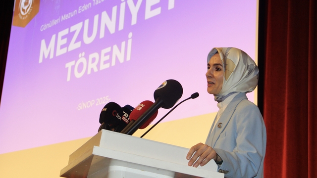 Aile ve Sosyal Hizmetler Bakanı Göktaş, Sinop'ta 3. Yaş Üniversitesi'nin mezuniyet törenine katıldı: