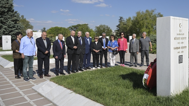 Bülent Ecevit, doğumunun 100. yılında mezarı başında anıldı