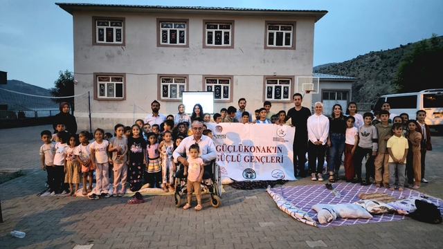 Şırnak'ta 95 öğrenci için açık hava sinema etkinliği düzenlendi