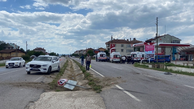 Kastamonu'da ambulansla cipin çarpıştığı kazada 4 kişi yaralandı