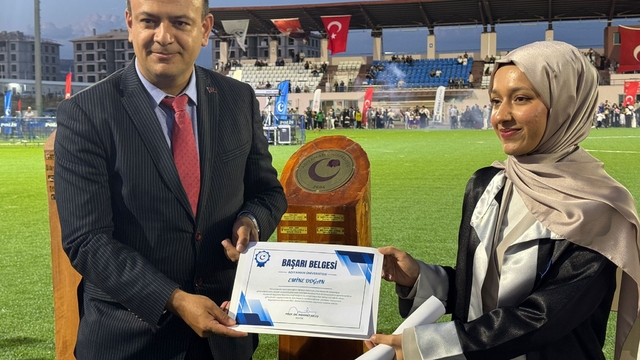 ADYÜ'de 3 bin 79 öğrenci mezuniyet heyecanı yaşadı