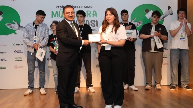 Eskişehir Anadolu Lisesi, Yeşilay Münazara Turnuvası'nda bölgesel etapta birinci oldu