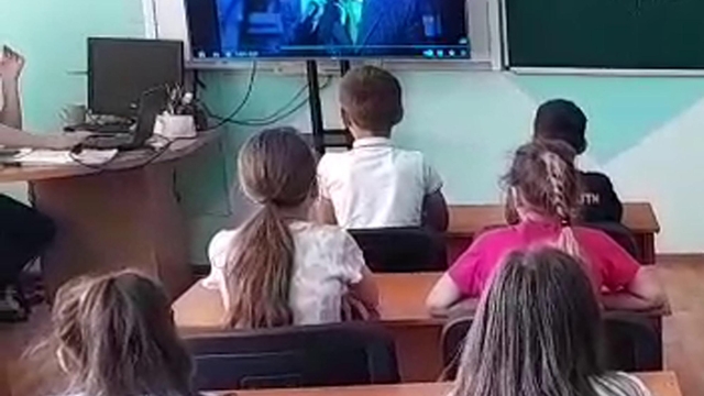 'Sarı Gelin' türküsünü Avrupalı çocuklara söylettiler