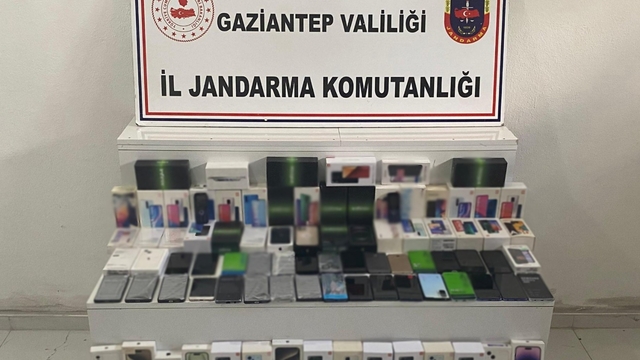 Gaziantep'te 89 gümrük kaçağı cep telefonu ele geçirildi