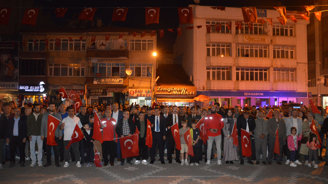 Havza 25 Mayıs Atatürk'ü Anma ve Termal Turizm Festivali fener alayı ile sona erdi