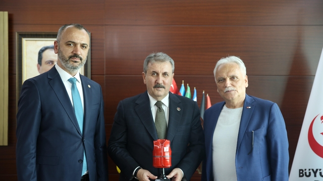 BBP Genel Başkanı Destici, kurban vekaletini Türk Kızılaya verdi