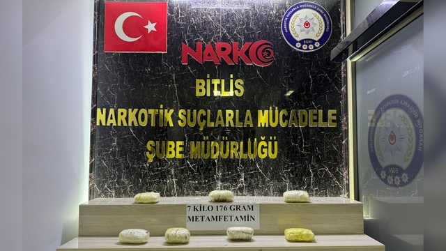 Bitlis'te otomobilde 7 kilo 176 gram sentetik uyuşturucu ele geçirildi