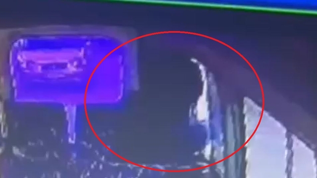 Bindiği dolmuştan ateş açıp husumetlisini vurdu; o anlar kamerada