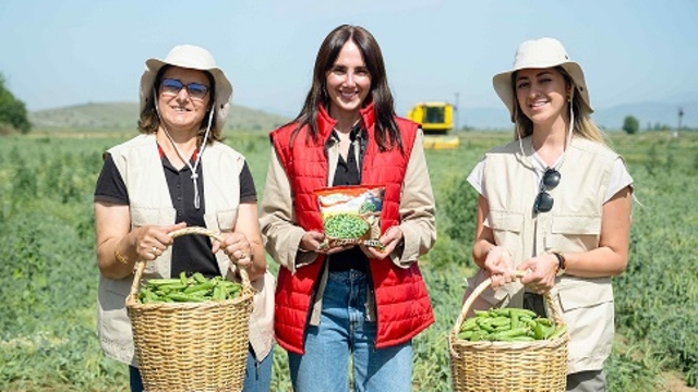'Tarımın Kadın Yıldızları'nın emeğiyle SuperFresh 'Ege'den Hasat Bezelye'