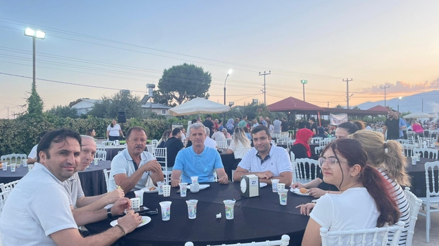 Kumluca'da Eğitim-Bir-Sen üyeleri yemekte buluştu