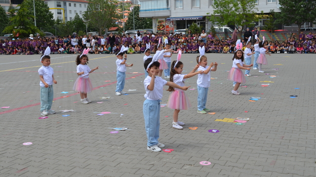 Şabanözü'nde anaokulu öğrencileri tarafından sene sonu şenliği yapıldı