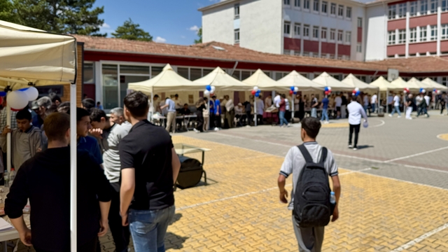 Kırşehir'de TÜBİTAK 4006 Bilim Fuarı ve Bahar Şenliği düzenlendi