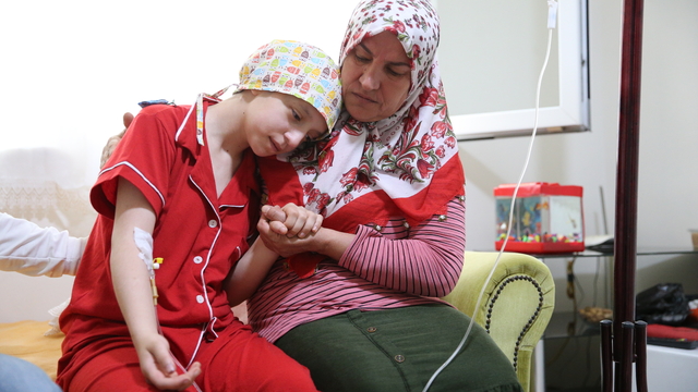 Beynindeki tümör alınan 15 yaşındaki Nur, beyin sapındaki tümör ile mücadele ediyor