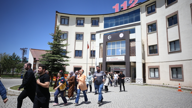 Erzurum'da acil sağlık personeli, yangına hazırlık tatbikatı yaptı