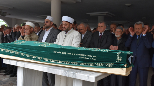 Gençlik ve Spor Bakanı Bak'ın amcası Rize'de son yolculuğuna uğurlandı