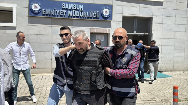 Tıraş olurken ağabeyi öldürmüştü; kanserden hayatını kaybeden babasıyla birlikte defnedildi