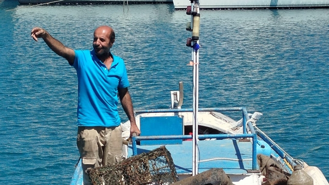 Datça'da deniz dibinden yaklaşık 2 ton atık çıkarıldı