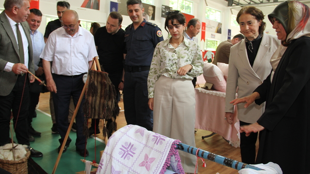 Yağlıdere Halk Eğitimi Merkezi yıl sonu sergisi açıldı