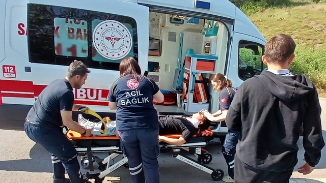 Sinop'ta motosikletin devrildiği kazada 2 kişi yaralandı