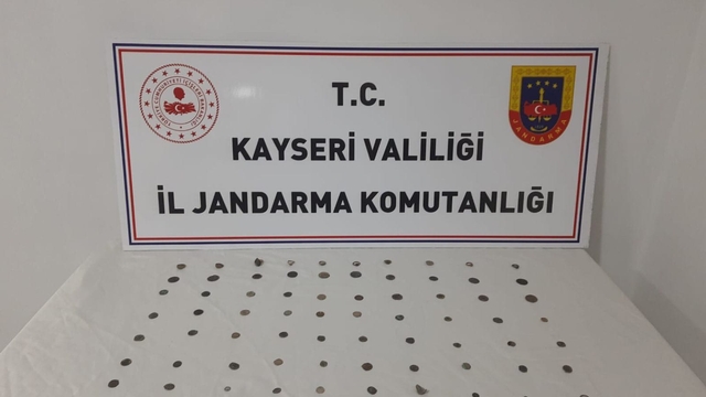 Kayseri'de tarihi eser niteliğinde 76 sikke ve obje ele geçirildi