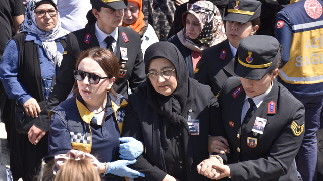 Şehit astsubayın cenazesi memleketi Sivas'a getirildi (2)