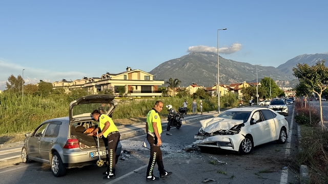 Fethiye'de otomobiller çarpıştı, 1 kişi öldü, 3 kişi yaralandı