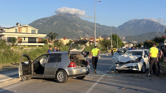 Fethiye'de 2 otomobil çarpıştı; 1 ölü, 3 yaralı