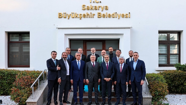 Gençlik ve Spor Bakanı Bak, Sakarya'da ziyaretlerde bulundu