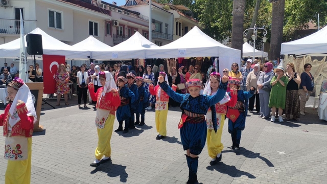 Mudanya Halk Eğitimi Merkezi'nin yıl sonu sergisi açıldı