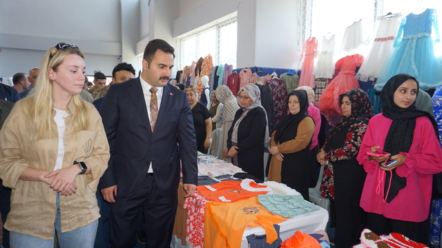 Viranşehir halk eğitim merkezi kursiyerlerinin yaptıkları ürünler sergilendi