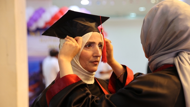 28 Şubat mağduru kadın kızıyla aynı üniversiteden mezun oldu