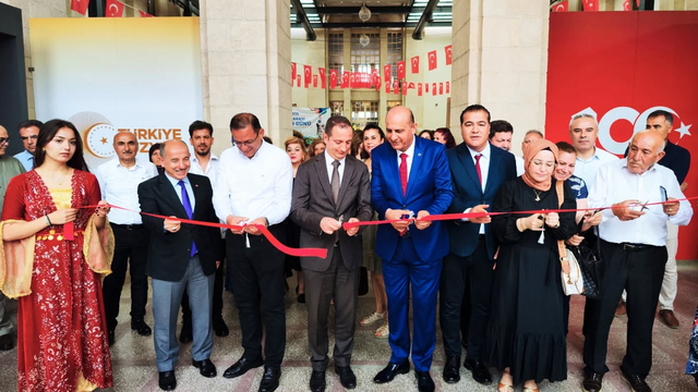 Tarsus'ta "Hayat Boyu Öğrenme Haftası" kapsamında resim sergisi açıldı