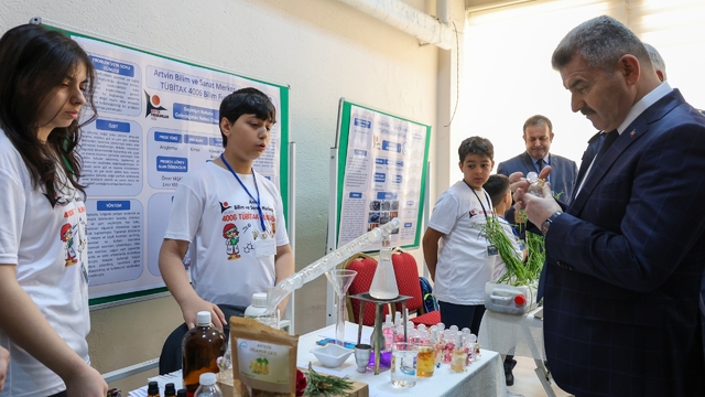 Artvin'de "TÜBİTAK 4006 Bilim Fuarı" açıldı