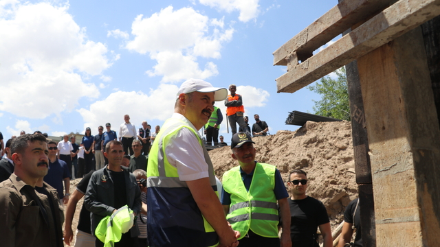Batman'da İluh Şehit Özkan Kocaer Polis Amirliği hizmet binası inşası için çivi çakma töreni yapıldı