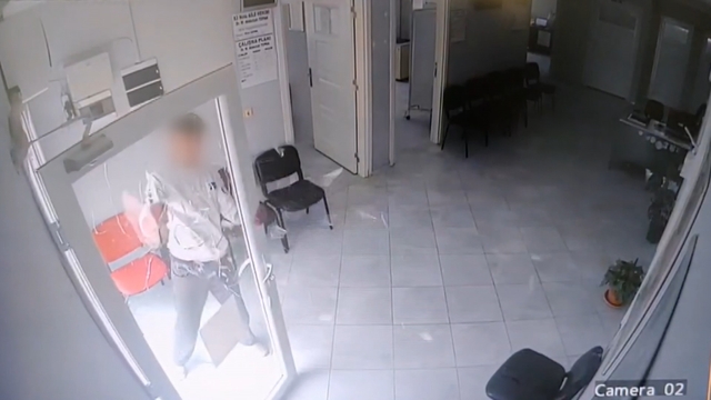 Osmaniye'de aile sağlığı merkezine saldırı kamerada