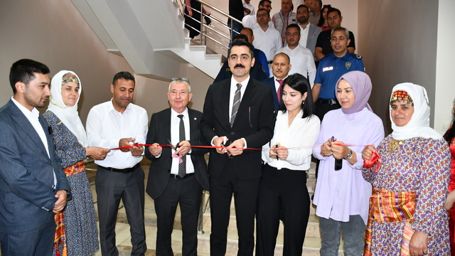 Gülnar Halk Eğitim Merkezinin yıl sonu sergisi açıldı