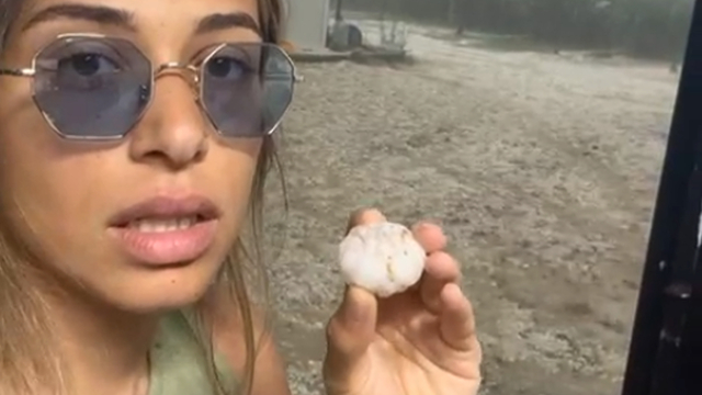 Antalya'da dolu ve hortumun vurduğu tarım alanlarında yaralar sarılmaya çalışılıyor (2)