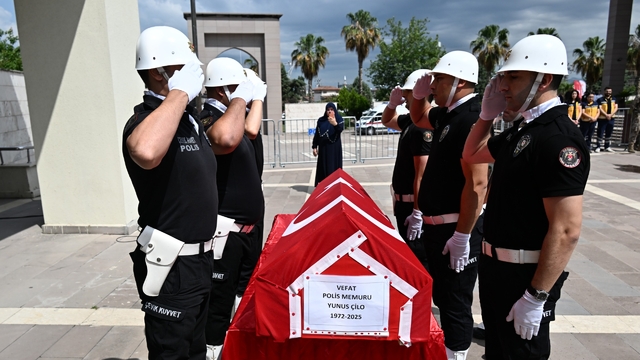 Osmaniye'de kalp krizi sonucu yaşamını yitiren polis memuru için tören düzenlendi